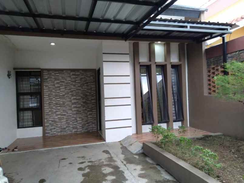 dijual rumah jl propelat saturnus