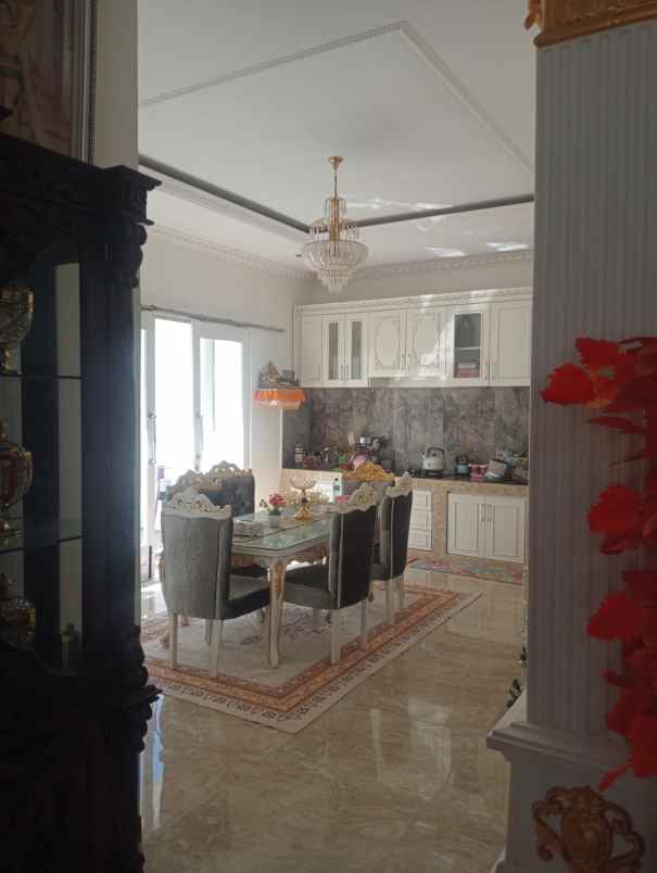 dijual rumah jl pura demak