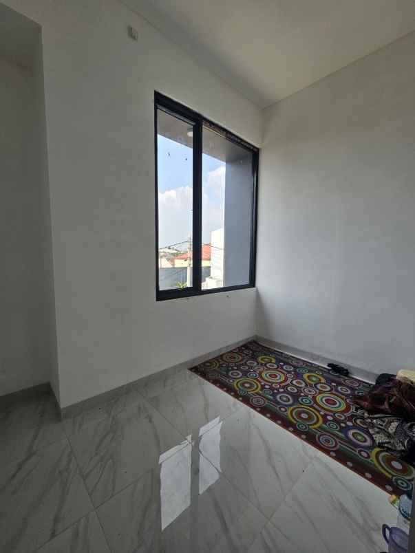 dijual rumah jl raya kalimulya cilodong