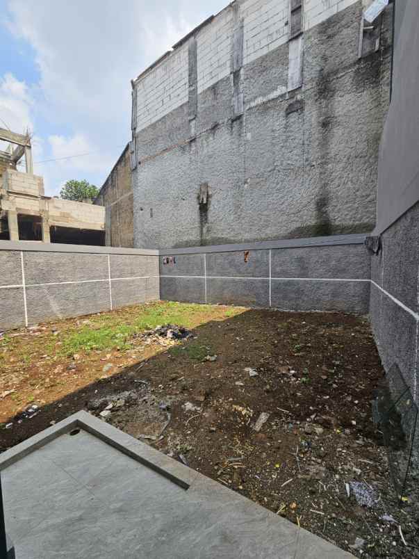 dijual rumah jl raya kalimulya cilodong