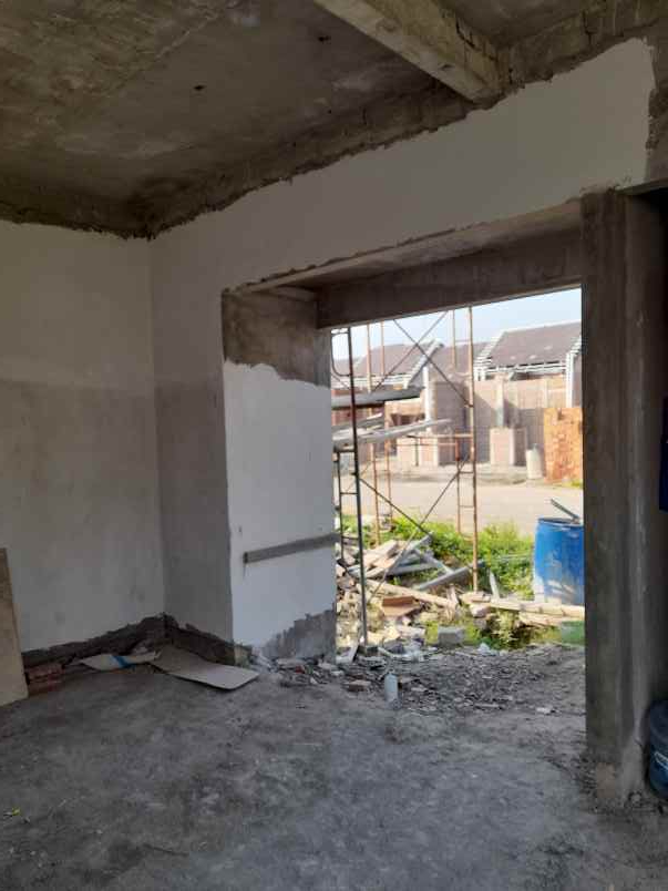 dijual rumah jl raya kebun temu