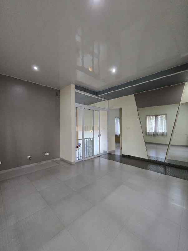 dijual rumah jl raya komplek billymoon