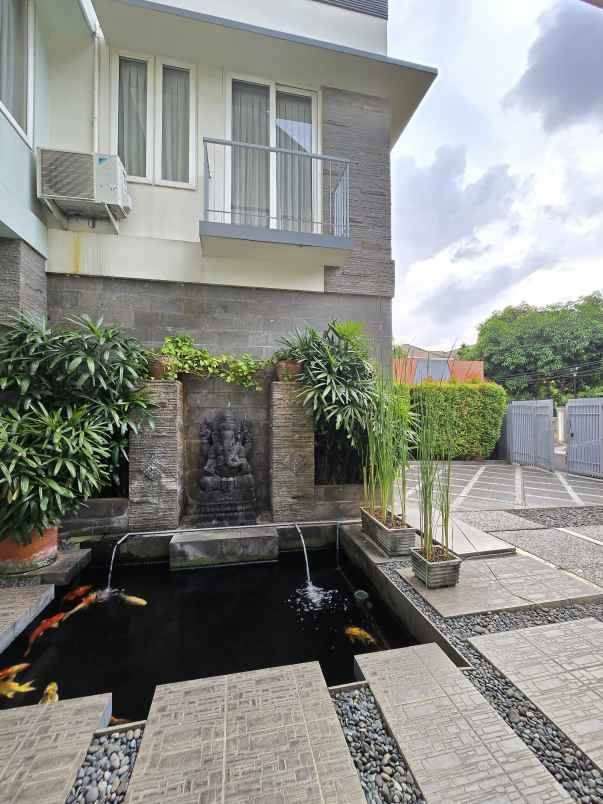 dijual rumah jl raya komplek billymoon