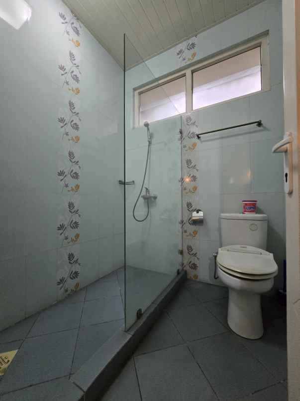 dijual rumah jl raya komplek billymoon