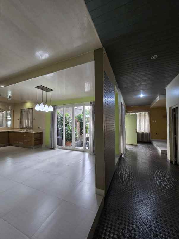 dijual rumah jl raya komplek billymoon