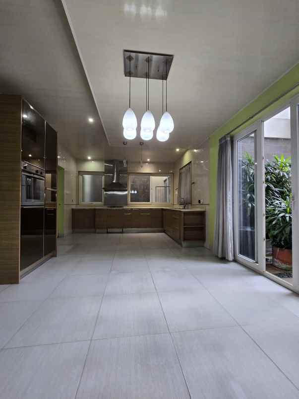 dijual rumah jl raya komplek billymoon