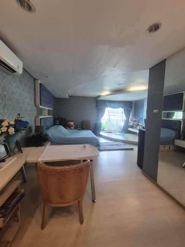 dijual rumah jl raya komplek duren
