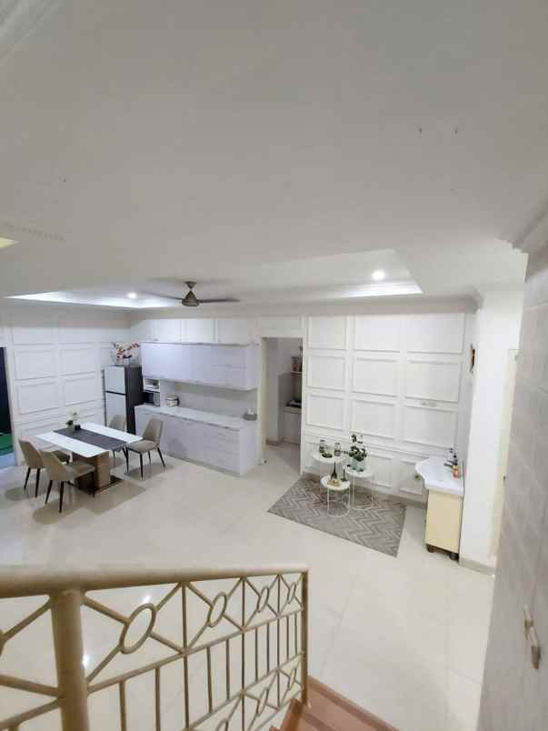 dijual rumah jl raya komplek kelapa