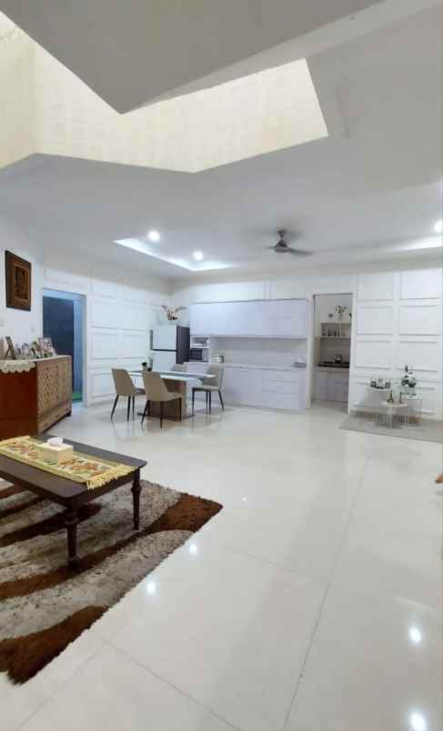 dijual rumah jl raya komplek kelapa