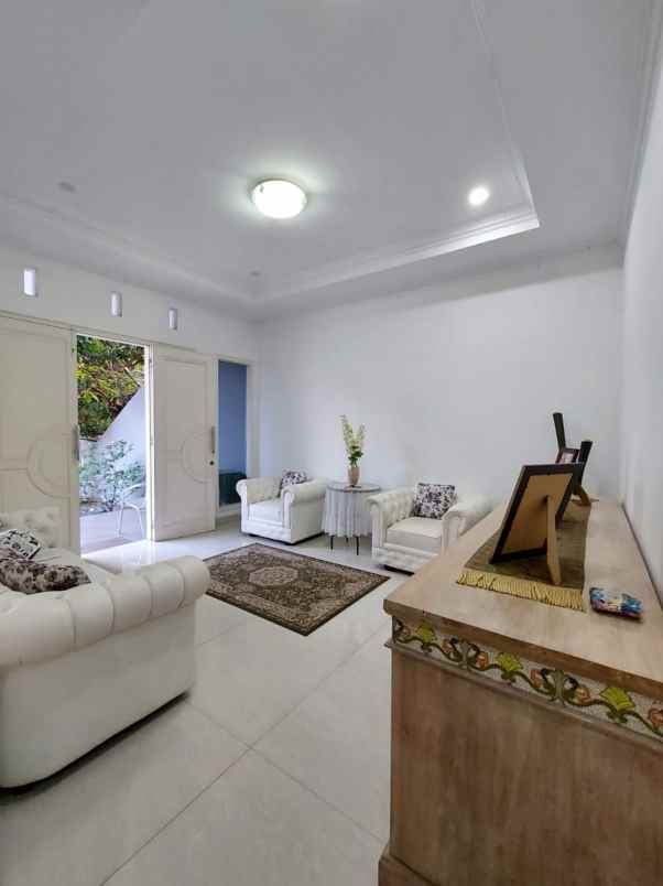 dijual rumah jl raya komplek kelapa
