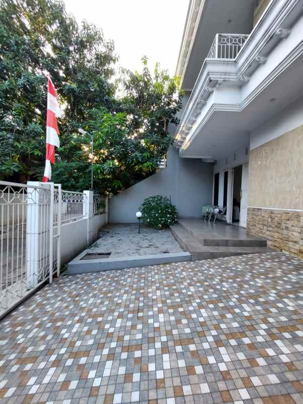 dijual rumah jl raya komplek kelapa
