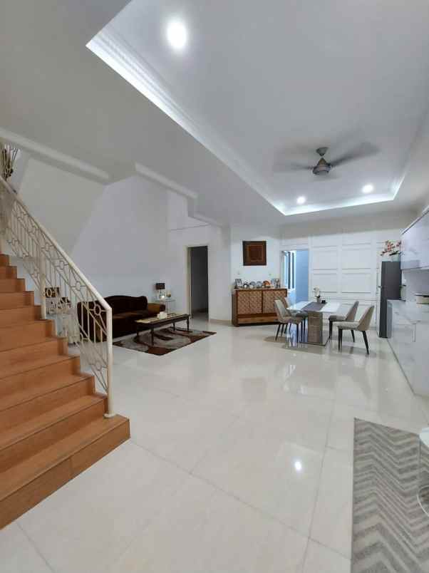 dijual rumah jl raya komplek kelapa