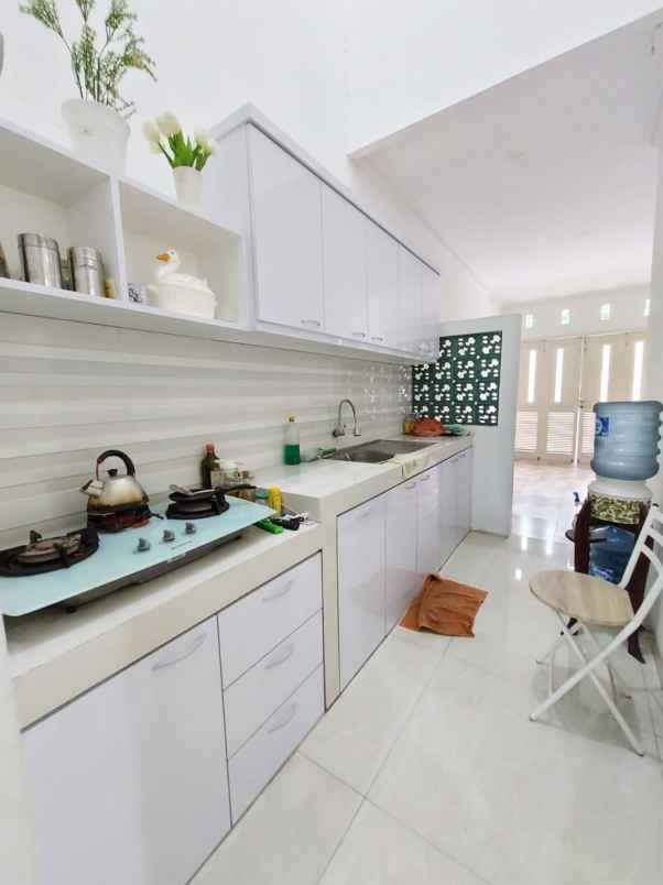 dijual rumah jl raya komplek kelapa