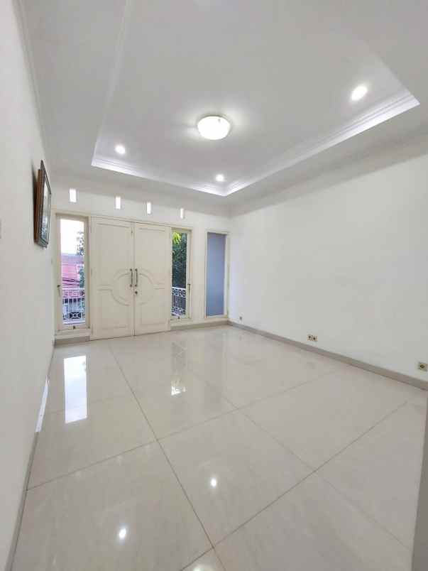 dijual rumah jl raya komplek kelapa