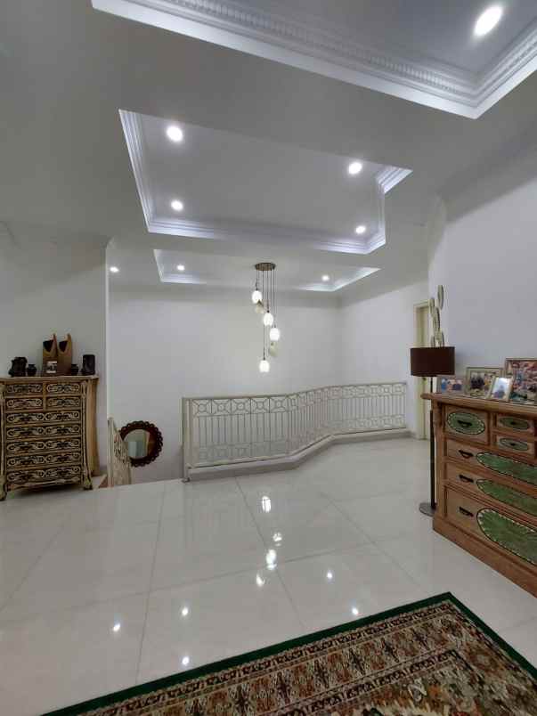 dijual rumah jl raya komplek kelapa
