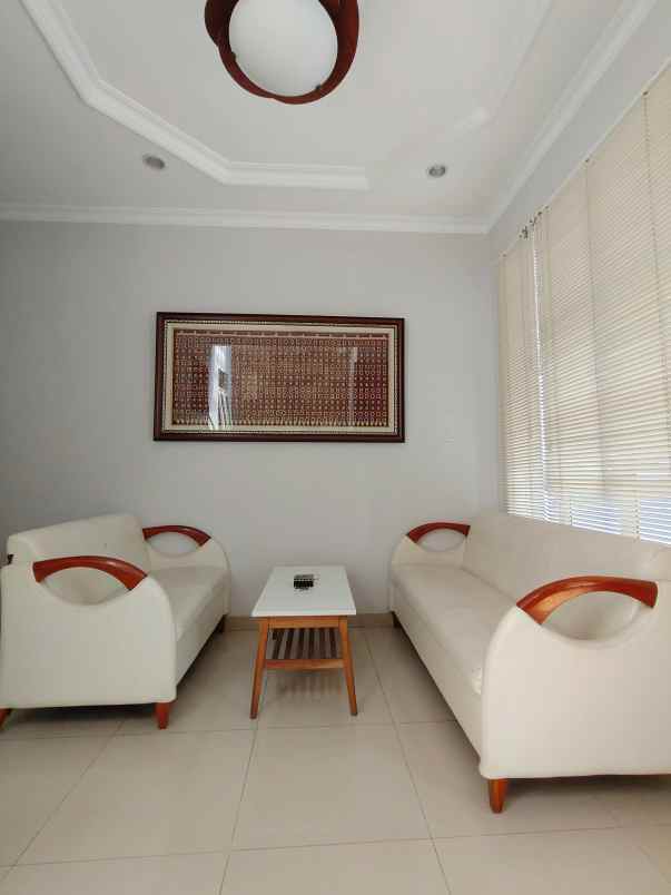 dijual rumah jl raya komplek pondok