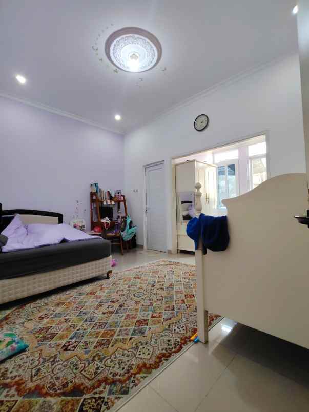 dijual rumah jl raya komplek pondok