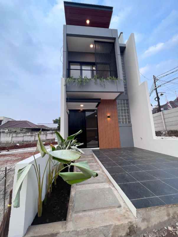 dijual rumah jl raya ujung aspal