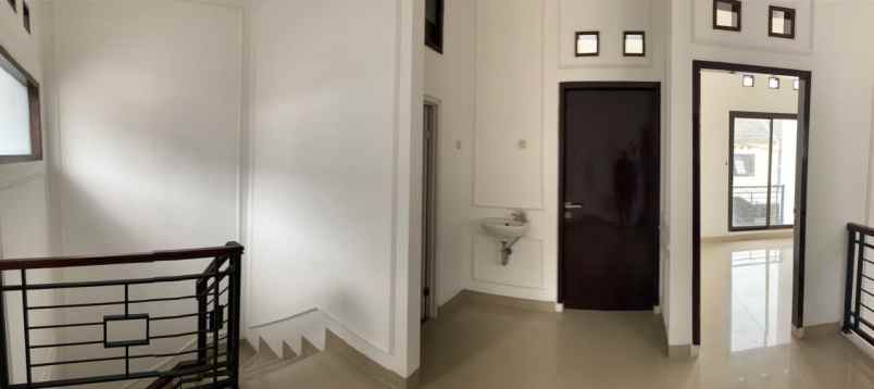 dijual rumah jl raya ujung aspal