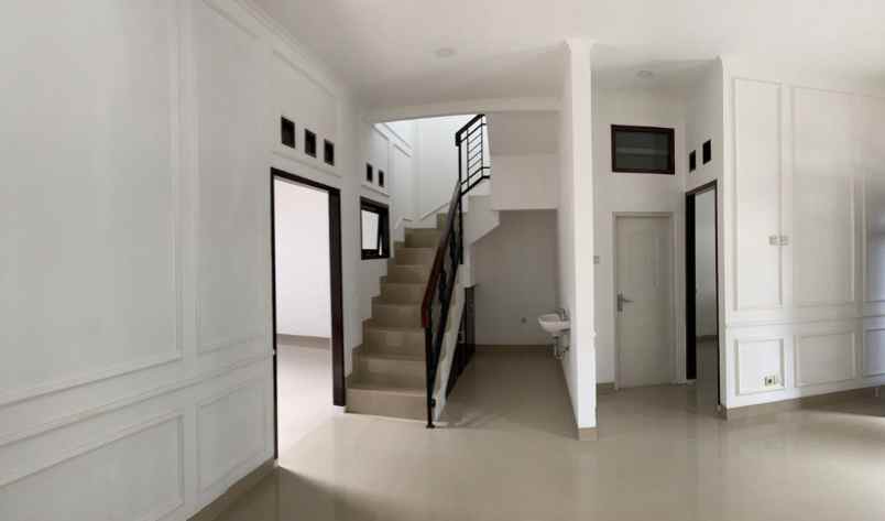 dijual rumah jl raya ujung aspal