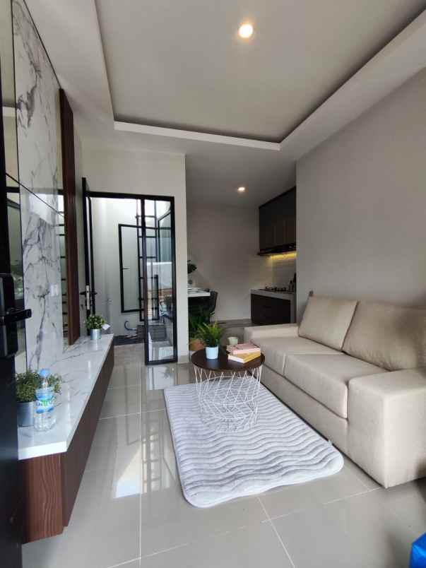 dijual rumah jl raya ujung aspal