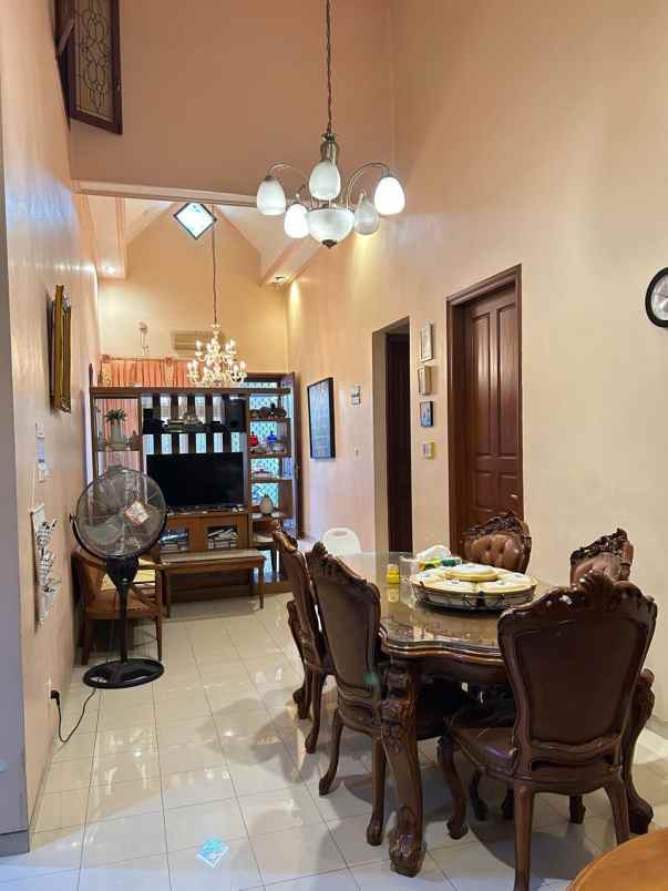 dijual rumah jl taman agave galaxy