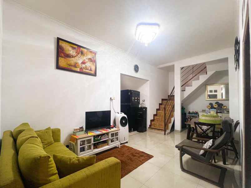 dijual rumah jl tanjung barat