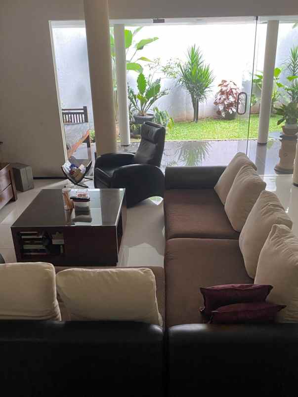 dijual rumah jl tubagus ismail alamanda