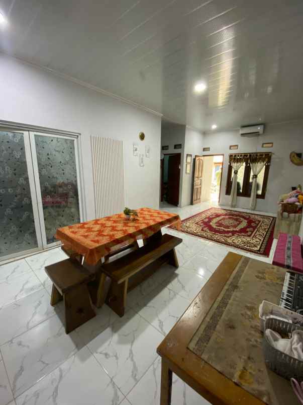 dijual rumah jl usman dehir