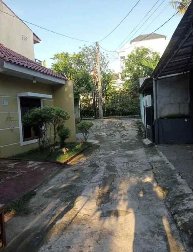 dijual rumah jl usman dehir