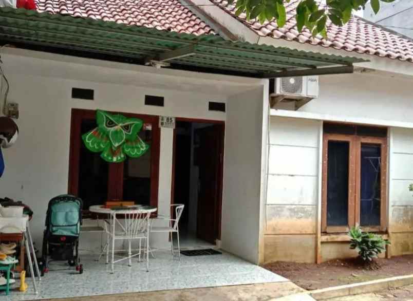 dijual rumah jl usman dehir
