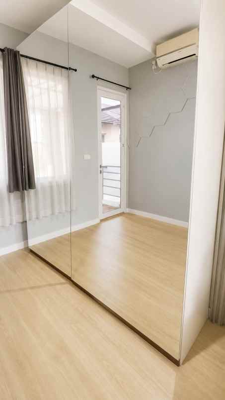 dijual rumah jl western boulevard no 37