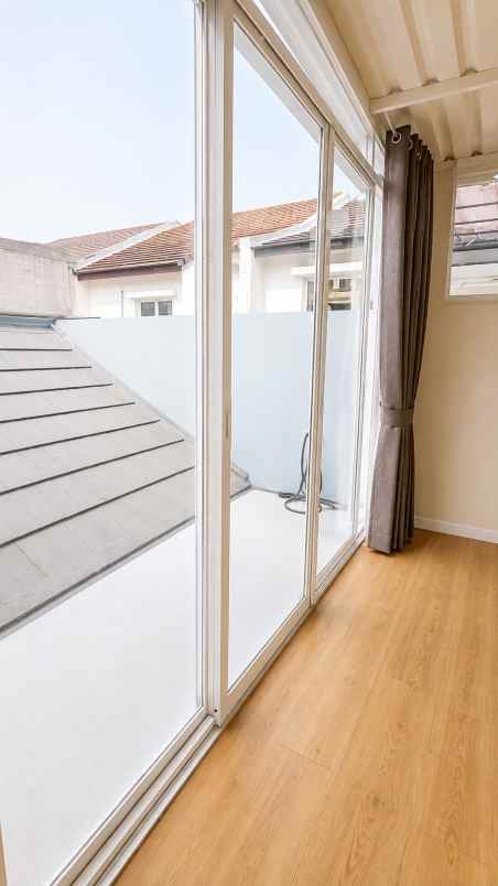dijual rumah jl western boulevard no 37