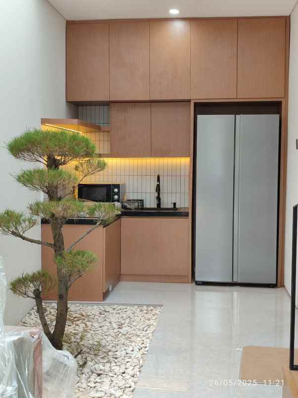 dijual rumah jlm raya limo depok