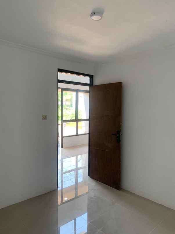 dijual rumah kalisuren