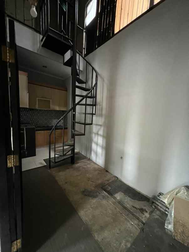 dijual rumah kampung sawah