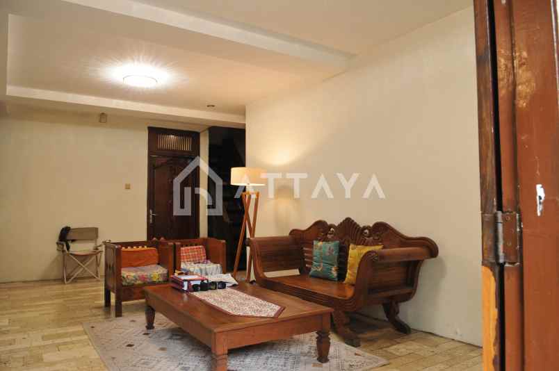 dijual rumah kebon jeruk jakarta barat