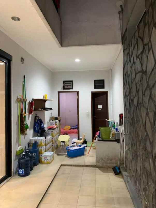 dijual rumah kebon kacang 6