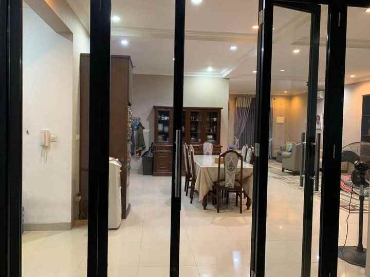 dijual rumah kebon kacang 6