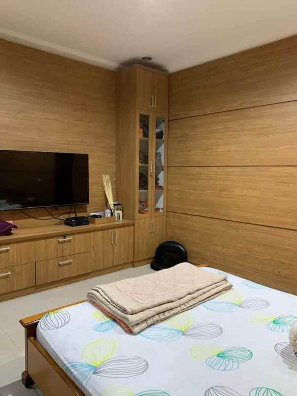 dijual rumah kebon kacang 6