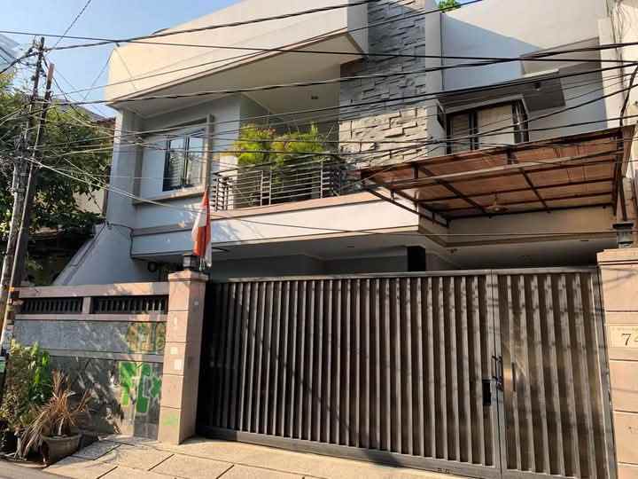 dijual rumah kebon kacang 6