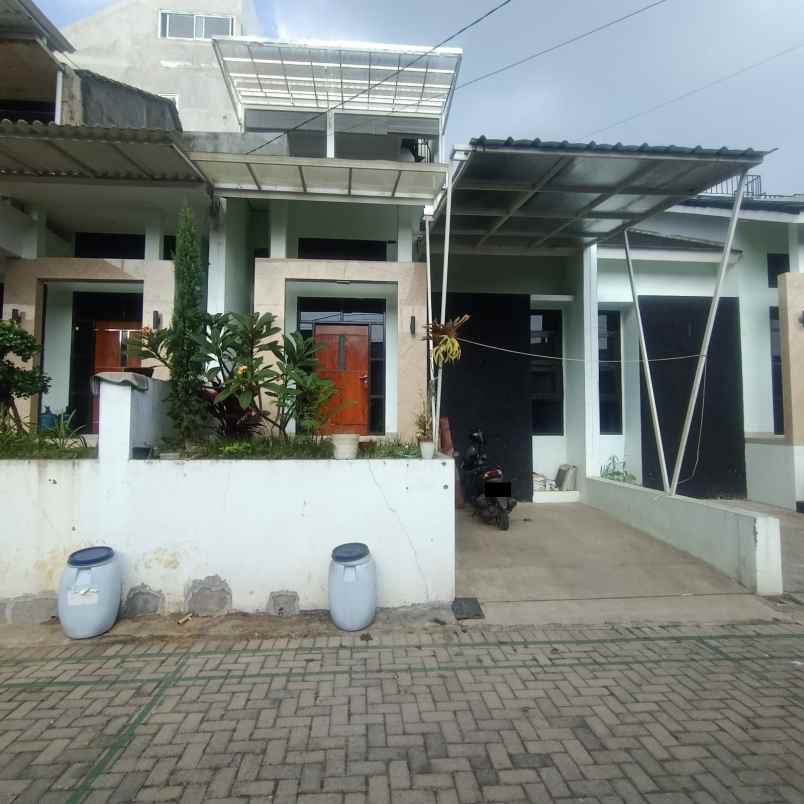 dijual rumah kec cisarua