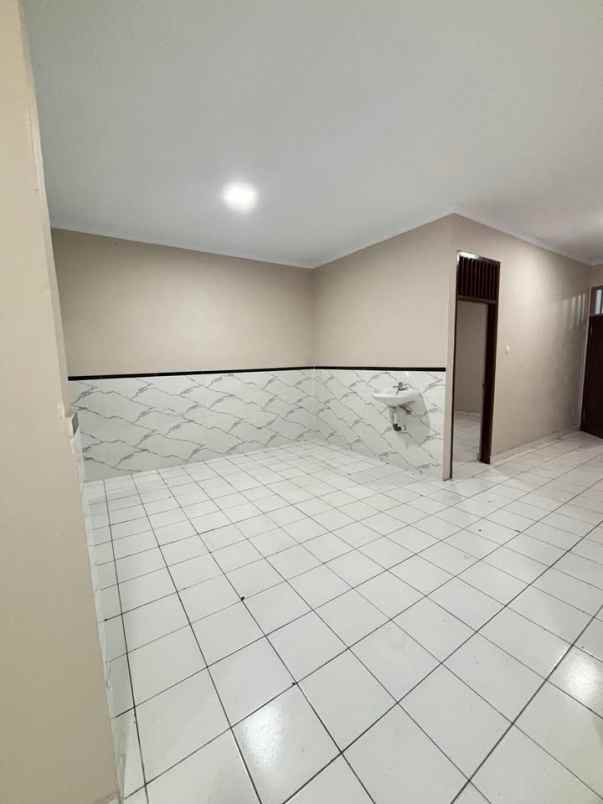 dijual rumah kedoya selatan