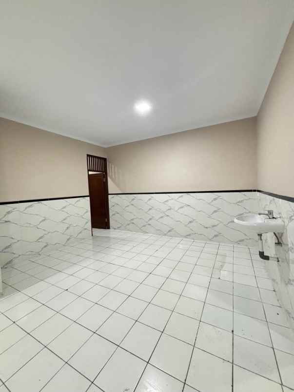 dijual rumah kedoya selatan