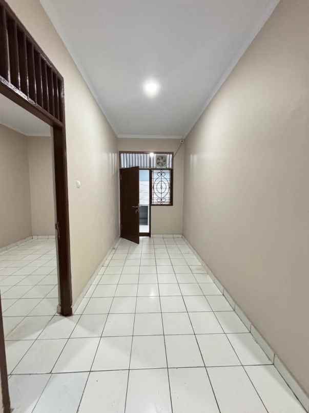 dijual rumah kedoya selatan