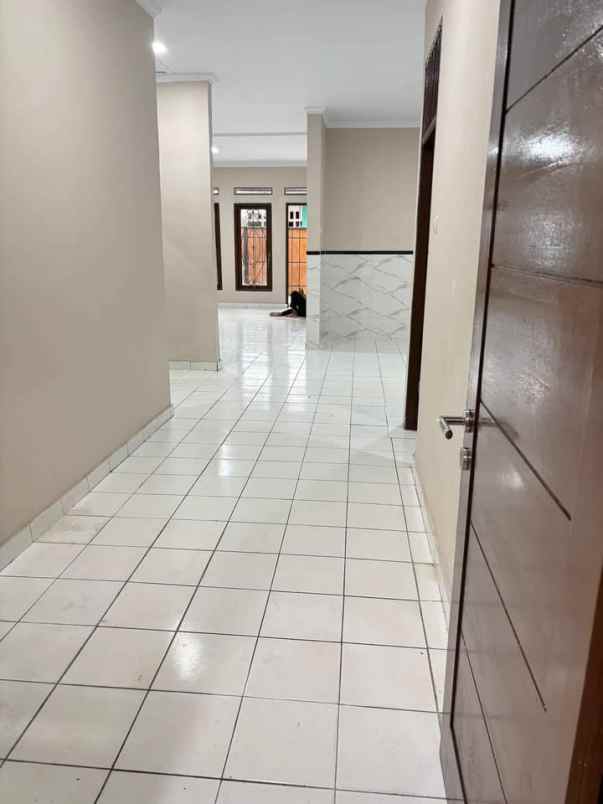 dijual rumah kedoya selatan