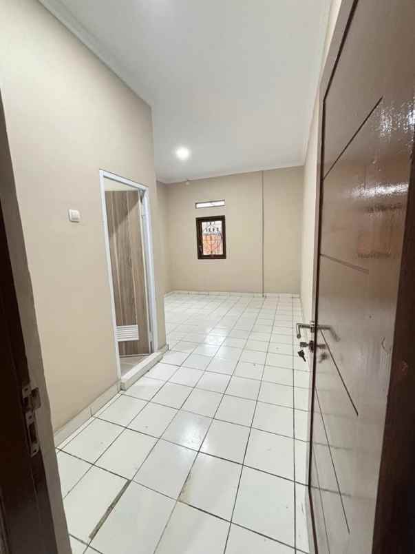 dijual rumah kedoya selatan