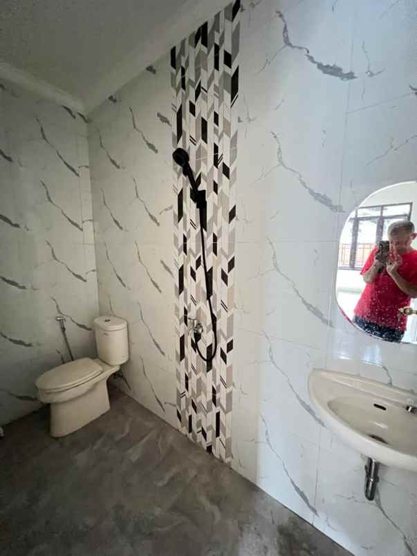 dijual rumah kelapa dua wetan ciracas