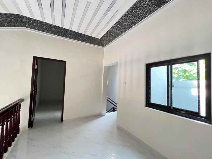 dijual rumah kelapa dua wetan ciracas