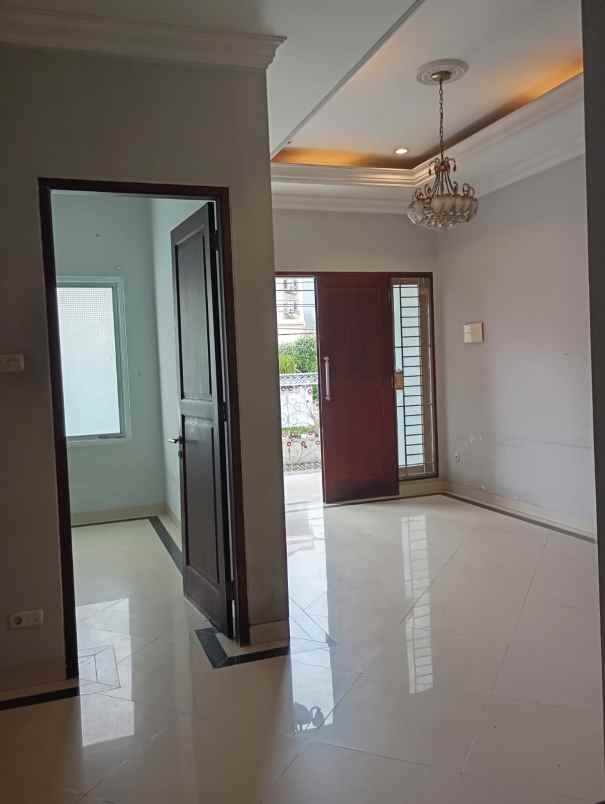 dijual rumah kelapa nias kelapa gading